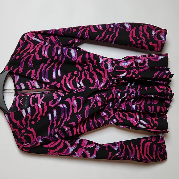 Kardashian Kollection wrap style pleated peplum animal print top Size-XS - Picture 2 of 7